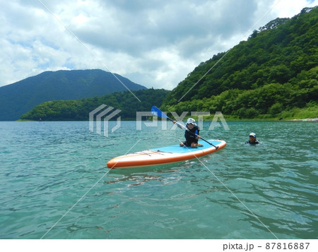 初めてのSUPに挑戦　本栖湖 87816887
