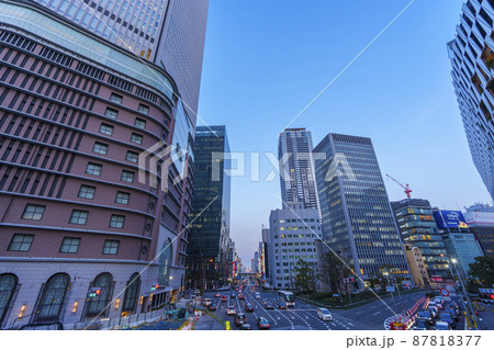 梅田新歩道橋から曽根崎方面　日没後　薄暮 87818377