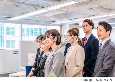 若手ビジネスチーム 87819319