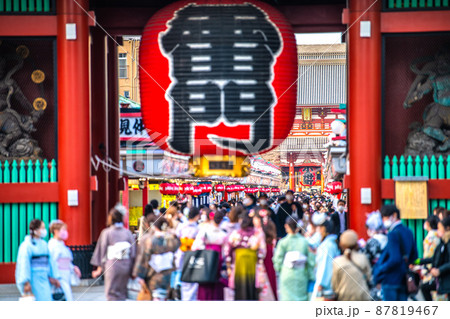 日本の東京都市景観 BA.2多重感染爆発…賑わう浅草寺…。韓国感染者40万人超のなぜ＝16日 87819467