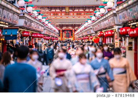 日本の東京都市景観 BA.2多重感染爆発…賑わう浅草寺…。韓国感染者40万人超のなぜ=16日 日本の東京都市景観 BA.2多重感染爆発…賑わう浅草寺…。韓国感染者40万人超のなぜ=16日 87819468