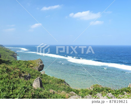 沖縄県 与那国島の海 87819621