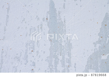 White paint is peeling off on metal surface White paint is peeling off on metal surface 87819668