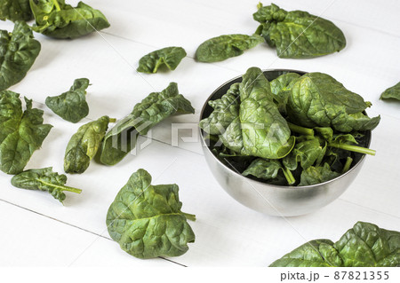 green tasty spinach leaves 87821355