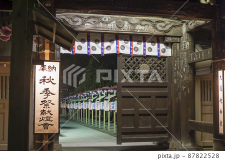 大國魂神社　秋祭　旧随神門 　建て替え　移築　神社仏閣　陽射し　扉　ずいじんもん 87822528