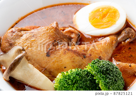 スープカレー(チキンレッグ入り)。 87825121