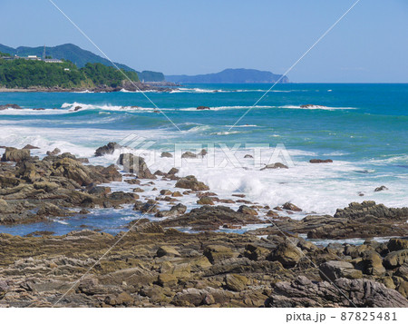 高知県黒潮町・国道56号線から見る太平洋 87825481
