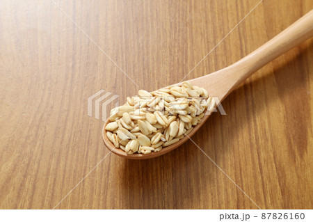 オーツ麦 87826160