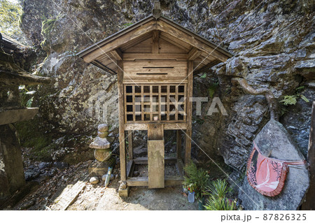 日龍峯寺本堂裏のお堂 87826325