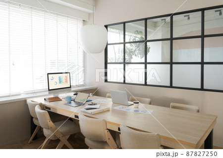 ミーティングルーム 無人 ミーティングルーム 無人 87827250