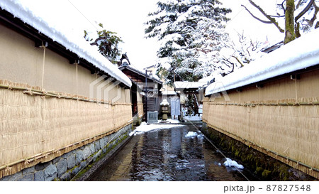 金沢の長町武家屋敷跡界隈の雪景色 金沢の長町武家屋敷跡界隈の雪景色 87827548