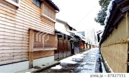 金沢の長町武家屋敷跡界隈の雪景色 金沢の長町武家屋敷跡界隈の雪景色 87827551