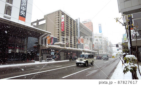 金沢の片町雪景色 87827617