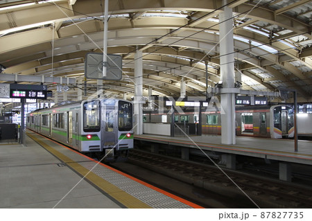 新潟駅:越後線始発のE127系 新潟駅:越後線始発のE127系 87827735