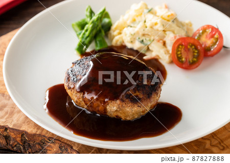 濃厚デミグラスソースのハンバーグステーキ 87827888