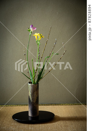生け花　flower arrangement 87828894