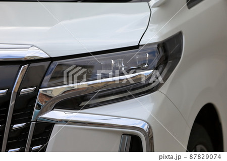 車のヘッドライト　イメージ 87829074
