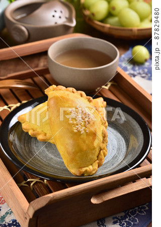 Curry puff (or Karipap) 87829480