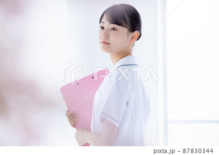 医療　看護師のポートレート 87830344