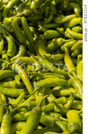 Green peppers food background Green peppers food background 87831214