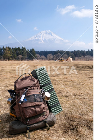 バックパックでキャンプ バックパックでキャンプ 87831325