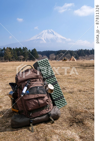 バックパックでキャンプ バックパックでキャンプ 87831326