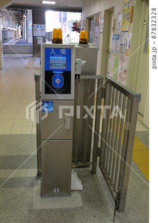 あすなろう四日市駅の改札口 あすなろう四日市駅の改札口 87832328
