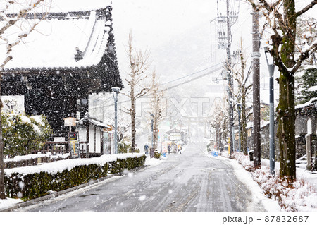 雪の京都東山　高台寺南門通り 87832687