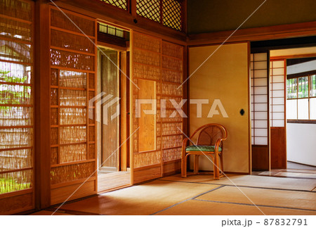 日本の古民家の夏障子 日本の古民家の夏障子 87832791
