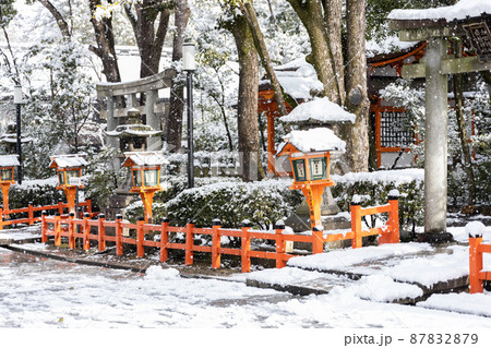 雪の京都東山 八坂神社 雪の京都東山 八坂神社 87832879