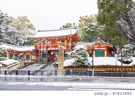 雪の京都東山 八坂神社 雪の京都東山 八坂神社 87832893