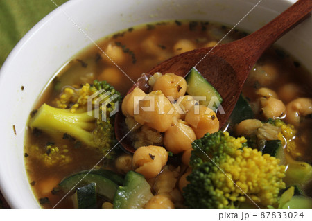 Close up of Bowl of Soup With Garbanzo Beans, Broccoli and Zucchini 87833024