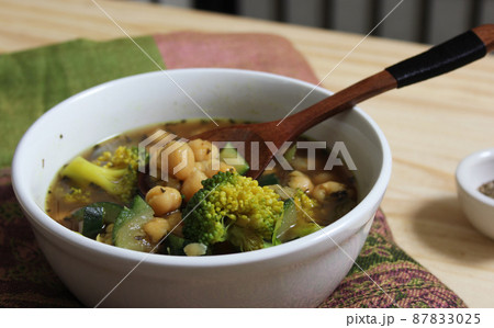 Close up of Bowl of Soup With Garbanzo Beans, Broccoli and Zucchini 87833025