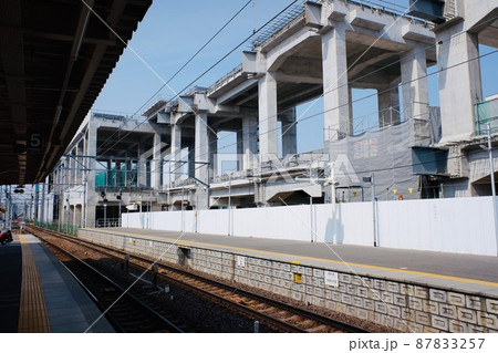 駅舎の高架化工事 87833257