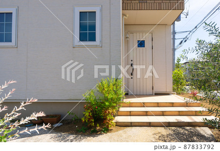 住宅　玄関アプローチ 87833792