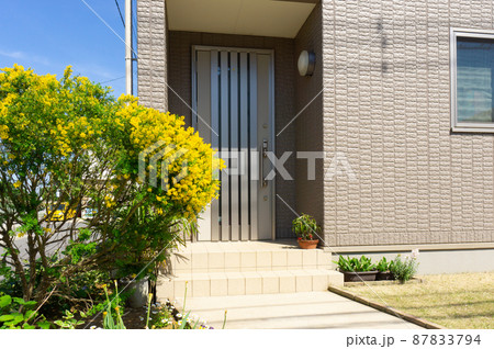 住宅　玄関アプローチ 87833794