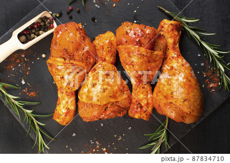 Cooking chicken drumsticks.Raw chicken legs. Delicious marinated chicken legs .Raw chicken legs in a marinade with rosemary and pepper. Cooking chicken drumsticks.Raw chicken legs. Delicious marinated chicken legs .Raw chicken legs in a marinade with rosemary and pepper. 87834710