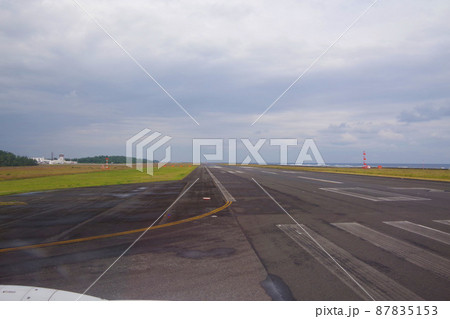 奄美大島空港 飛行機 滑走路 離陸 鹿児島県 空港 奄美大島空港 飛行機 滑走路 離陸 鹿児島県 空港 87835153