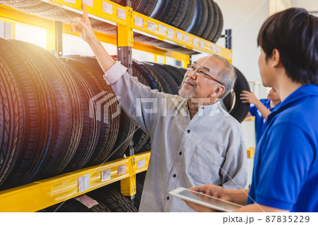 Old man customer selection car tire in tyre garage shop happy shopping 87835229