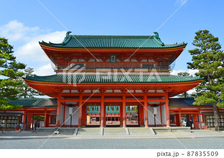 早春の午後に参拝した京都市平安神宮の應天門正面 早春の午後に参拝した京都市平安神宮の應天門正面 87835509