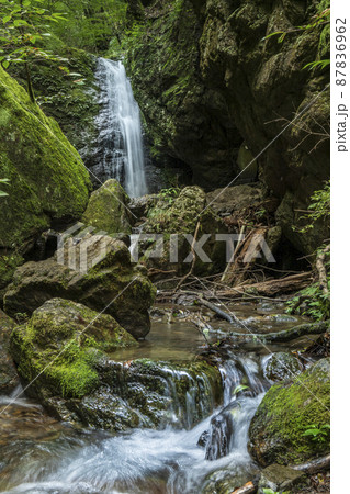 御岳山の「綾広の滝」【東京都・青梅市】 御岳山の「綾広の滝」【東京都・青梅市】 87836962