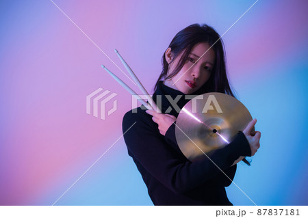 女性 シンバル 女性 シンバル 87837181