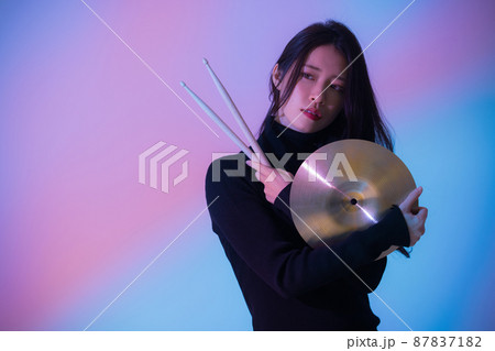 女性　シンバル 87837182