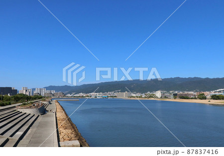 西宮市 西宮浜から見た御前浜と六甲山 西宮市 西宮浜から見た御前浜と六甲山 87837416