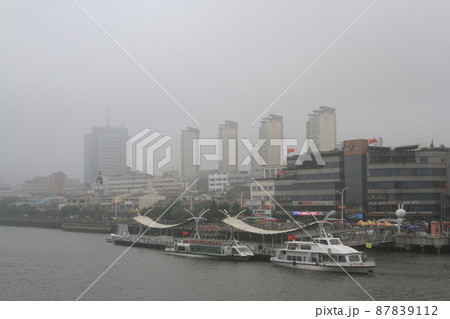 断橋から見た丹東市街 87839112