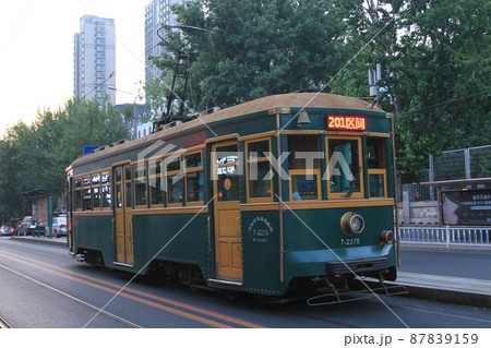 異国で活躍する日本の路面電車 87839159