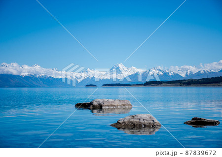Aoraki/ Mt. Cook from Lake Pukaki 87839672