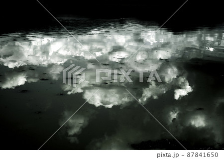 水 雲 抽象 87841650