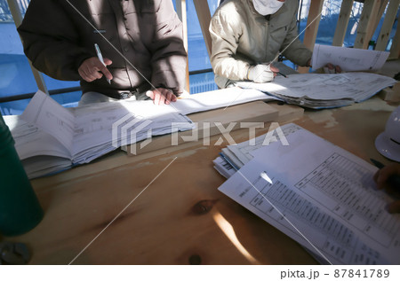 住宅建築現場 打ち合わせ 住宅建築現場 打ち合わせ 87841789