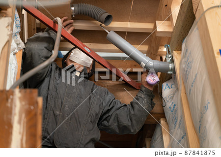 住宅リフォーム現場　配管工事 87841875